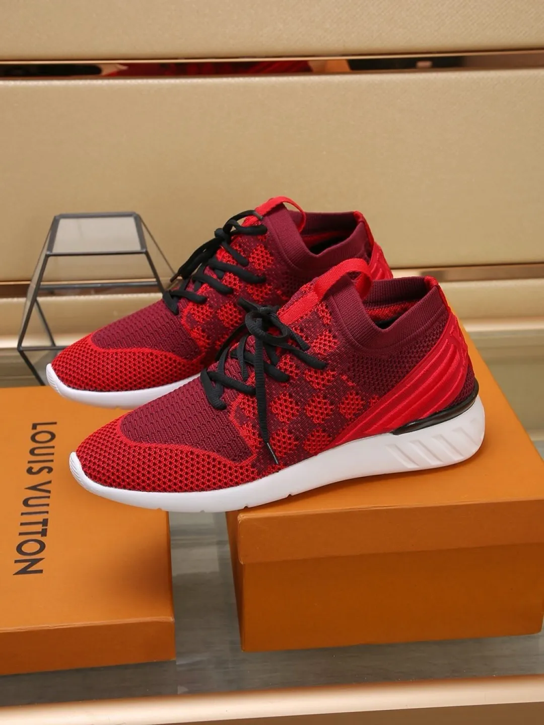 Men's shoes 💰P420💰"LOUI* VUITTO*" latest popular men's casual shoes ✔️This model is made of the original breathable fly woven fabric. The real thing is super shiny⚡️ Fashionable and versatile. The toe last shape is firm and full. The soles are LV original molds and can be put in and out at will. It is light and comfortable for the foot~Purely handmade, details determine the quality! Size:38-44